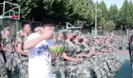 吃瓜爆料军训跳舞视频女孩,揭秘军训跳舞视频女孩的幕后故事